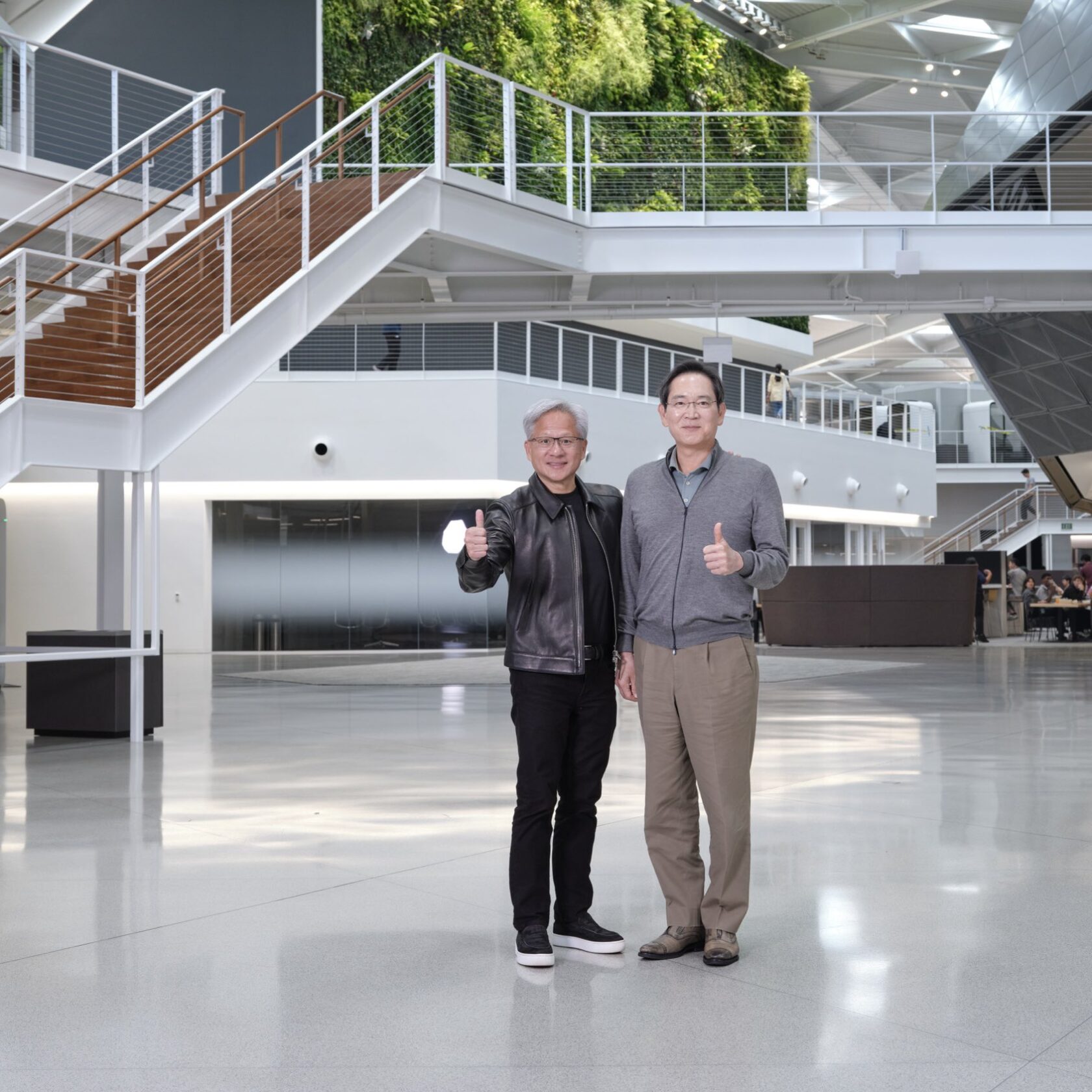 NVIDIA 창업자 겸 CEO 젠슨 황과 삼성 이재용 회장, 미국 캘리포니아주 산타클라라 NVIDIA 본사에서.
