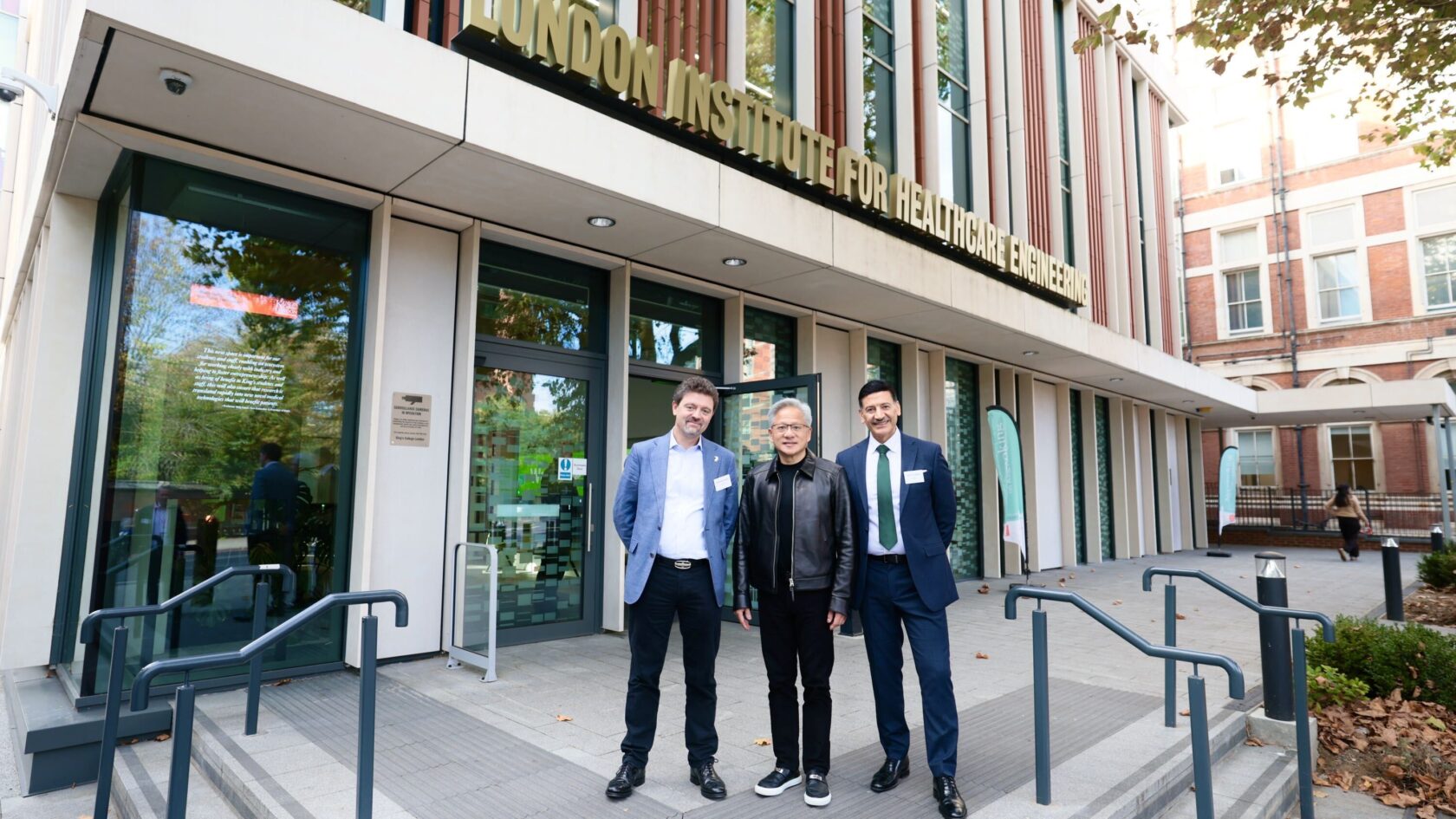 왼쪽부터 London Institute for Healthcare Engineering 소장 Sebastian Ourselin, NVIDIA 창립자 겸 CEO 젠
